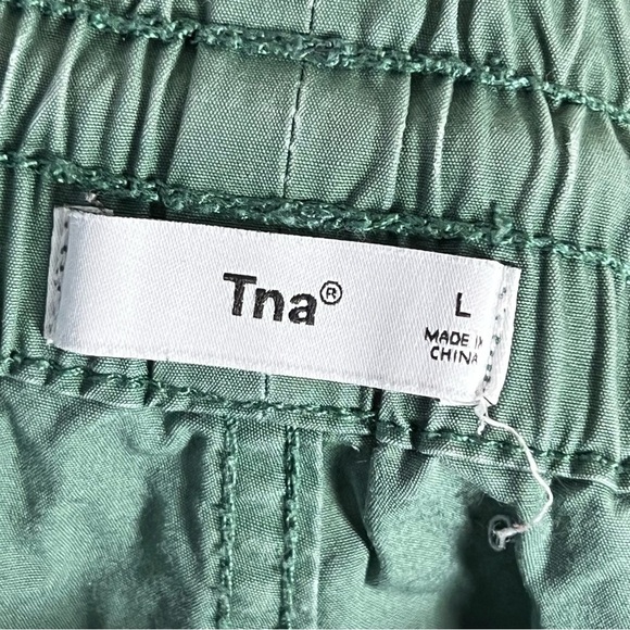 ARITZIA TNA Bel Air Oversized Pant in Dark Spruce Green Size Large Lightweight - Picture 8 of 15